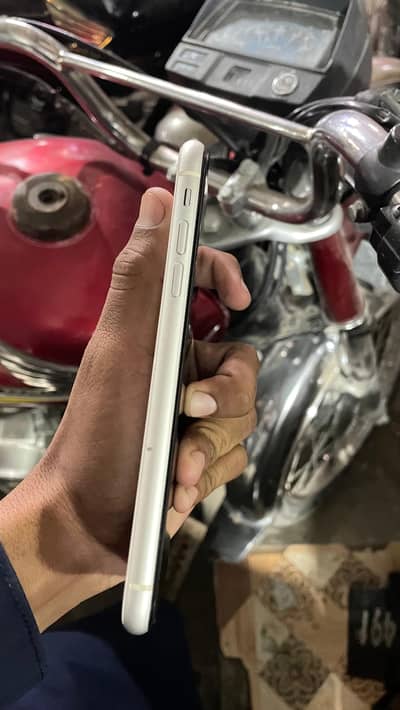 I phone 11jv 64gb battery health 73fice id disybal all Oky 03041719909