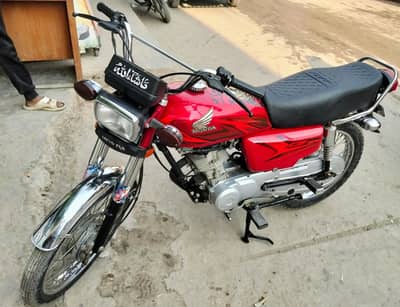 Honda 125 cell in new condition, 2023 model.