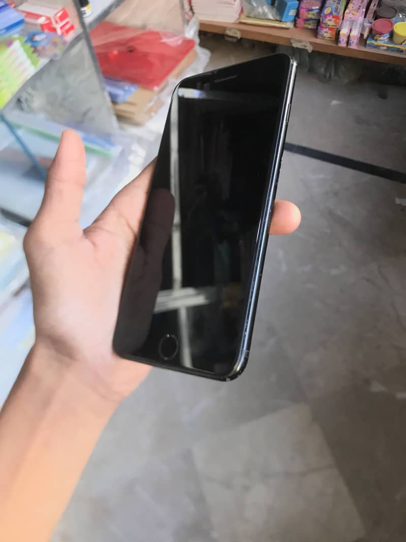 Apple iPhone 7 Plus 1