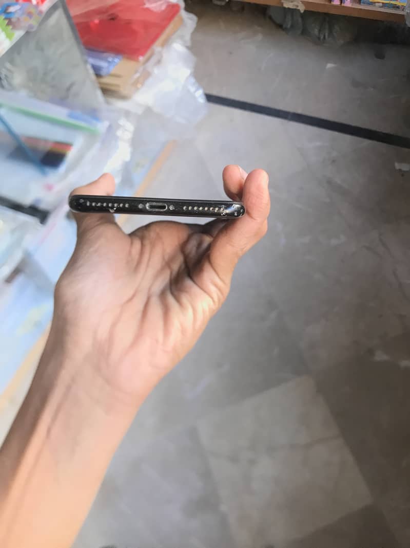 Apple iPhone 7 Plus 2