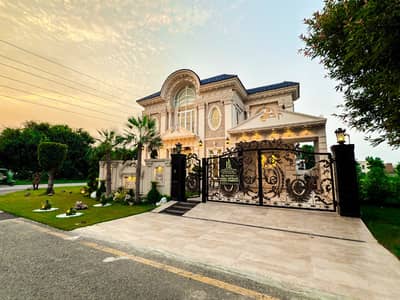 22 MARLA CORNER SUPER CLASSICAL LUXURY BUNGALOW FOR SALE ON TOP LACTION