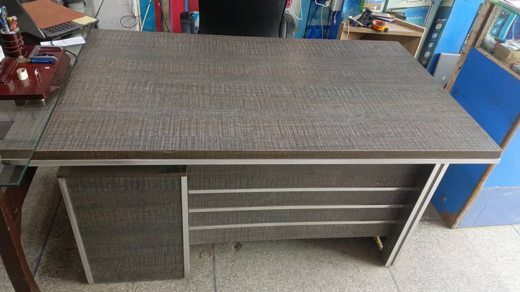 office table Good condition 0