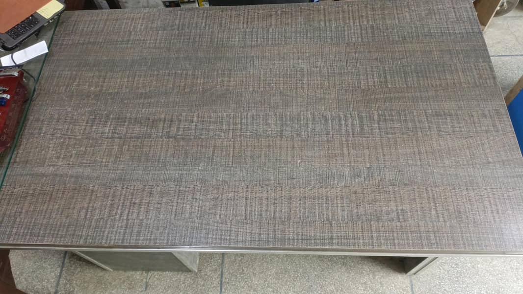 office table Good condition 1