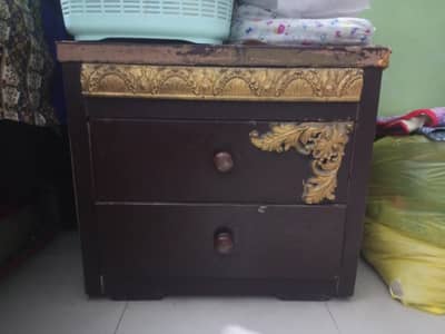 AoA. . . . . . . I'm saleing Bed set good condition and home used