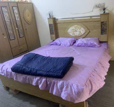 BAD AND CUPBOARD AND DIVIDER