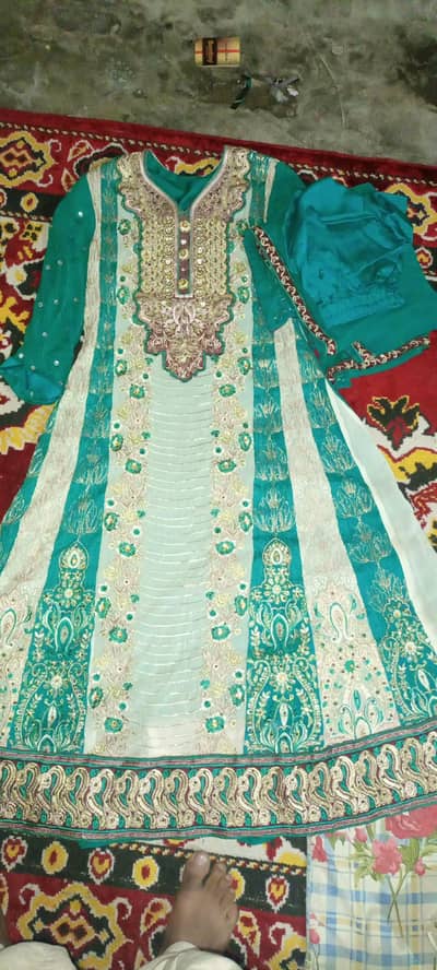 1000 sa lay kr 7000 tak Ledees stiching soot for sell argnt