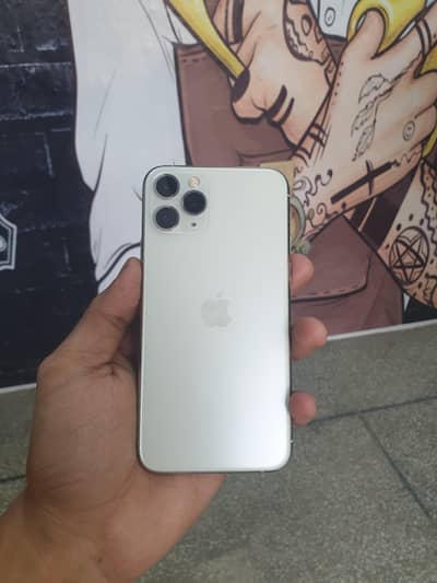 Iphone 11 pro (256gb) *factory unlock* (90)health waterpack