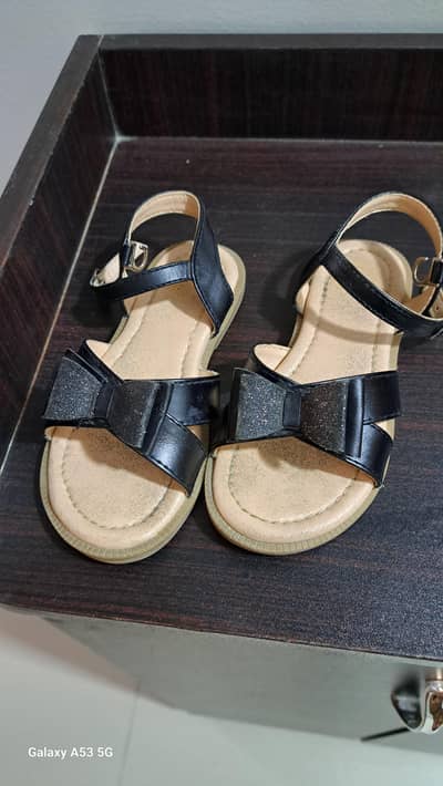 girl sandles in black