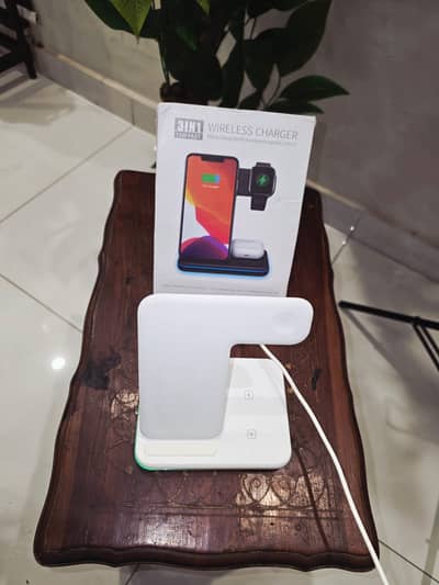 i Phone - Fast WIRELESS CHARGER   ,  15 Watt 3 in 1