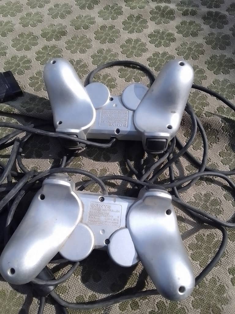 Play station 2 controllers 0