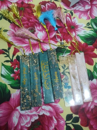 RESIN BOOK MARKS AND KEY CHAIN