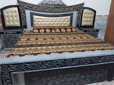 king bed with medical matres