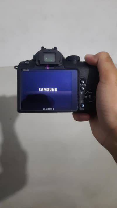 Samsung NX10 Digital SLR camera  in mint condition