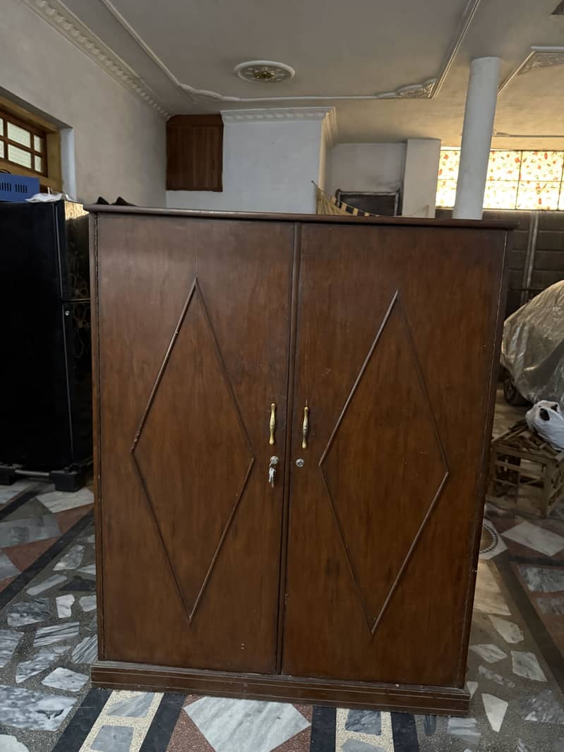 Wardrobe / almari 0
