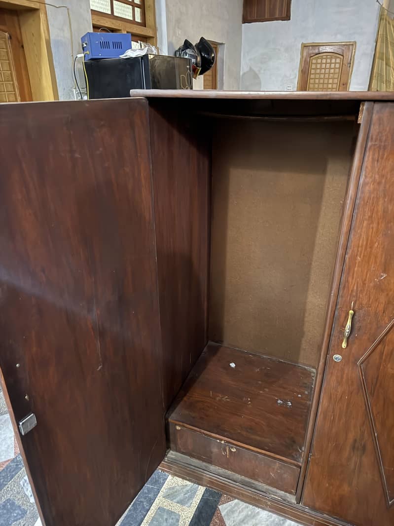 Wardrobe / almari 4