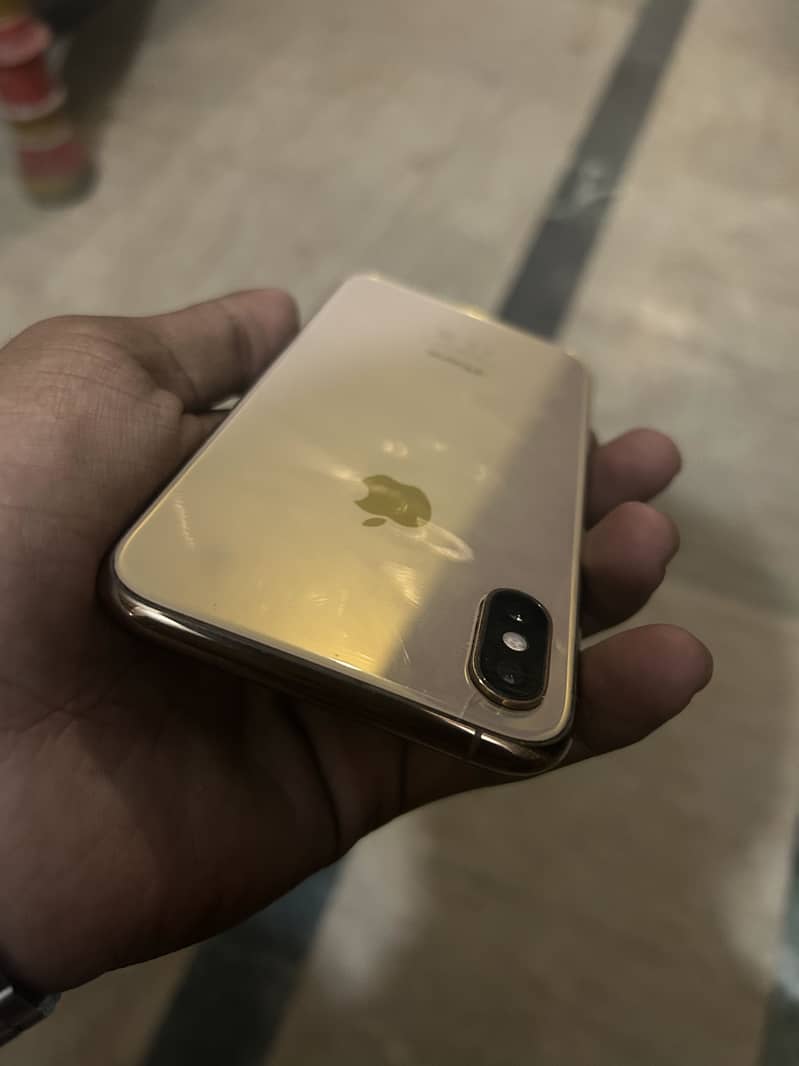 iPhone XS 4