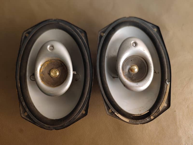 car speaker 0