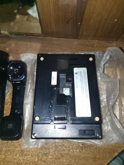 assalam o  alaikum I am selling my box pack imported at&t telephone