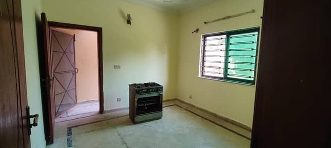 G-9/4 house for sale 1.5 kanal extra lande