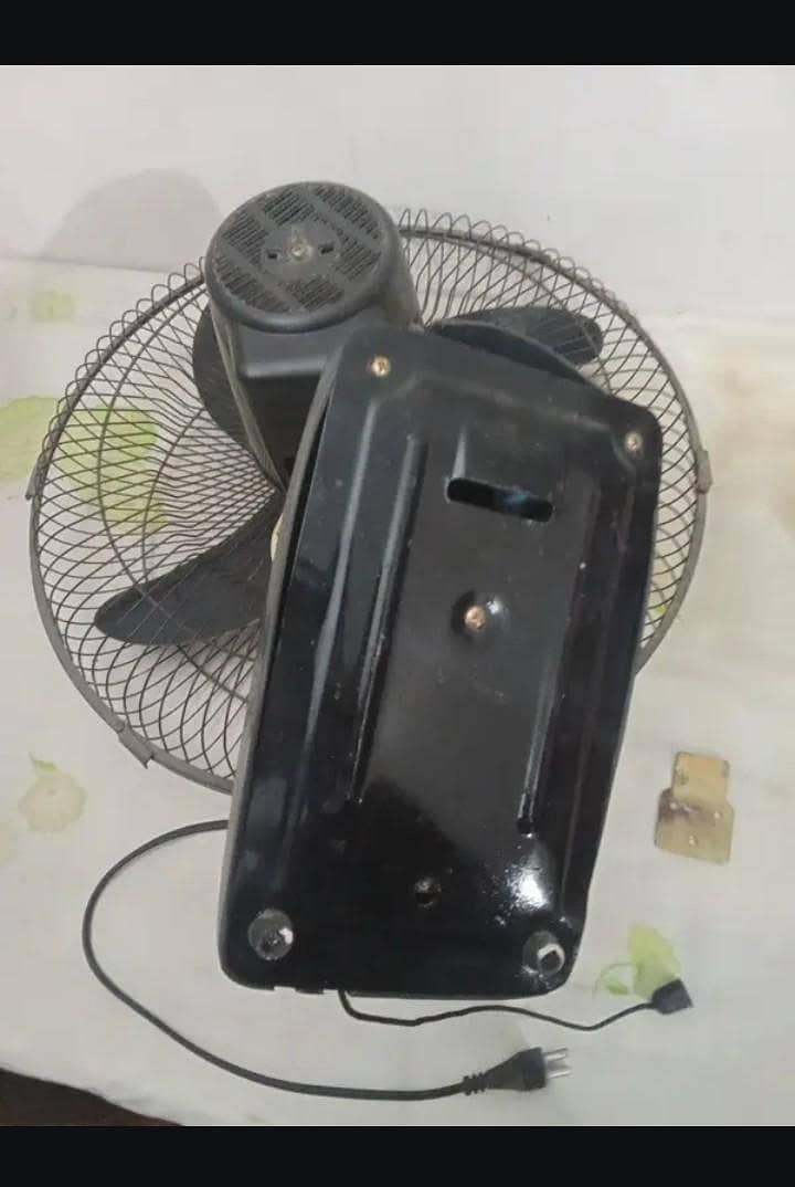 Dawlance Bracket Fan 1