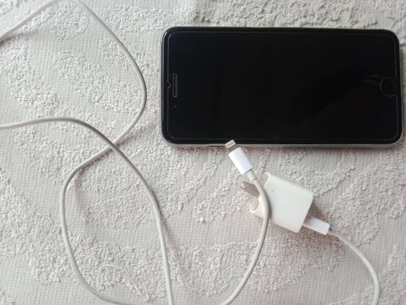 Apple iPhone 7 Plus 0