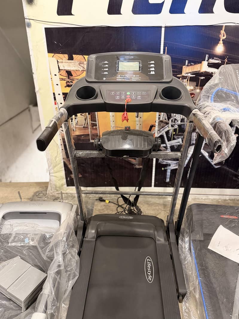 Treadmill / Running Machine / walking machine / jogging machine 3