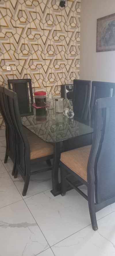 6 seated Dinning table