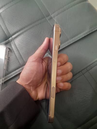 I phone 16 pro max jv desert taitenium