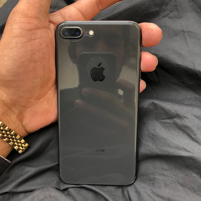 iPhone 8 Plus 1