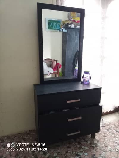 dresser dressing table