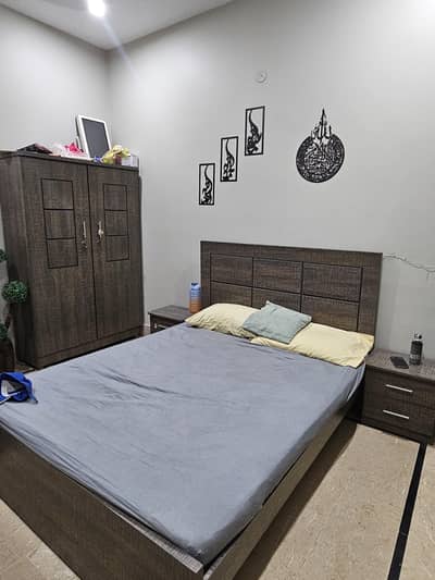 Queen Size Bedroom Set with Almari