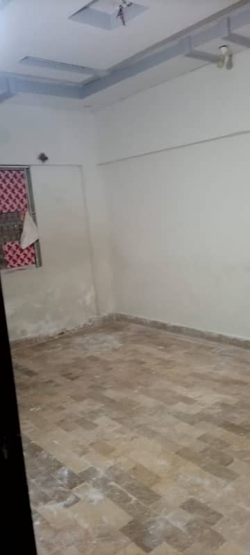 CHANCE DEAL FLAT FOR SALE! Spacious 3 Bed Drawing Dining (3 Bed DD) Location: Munir Bridge View, Gulistan-e-Jauhar