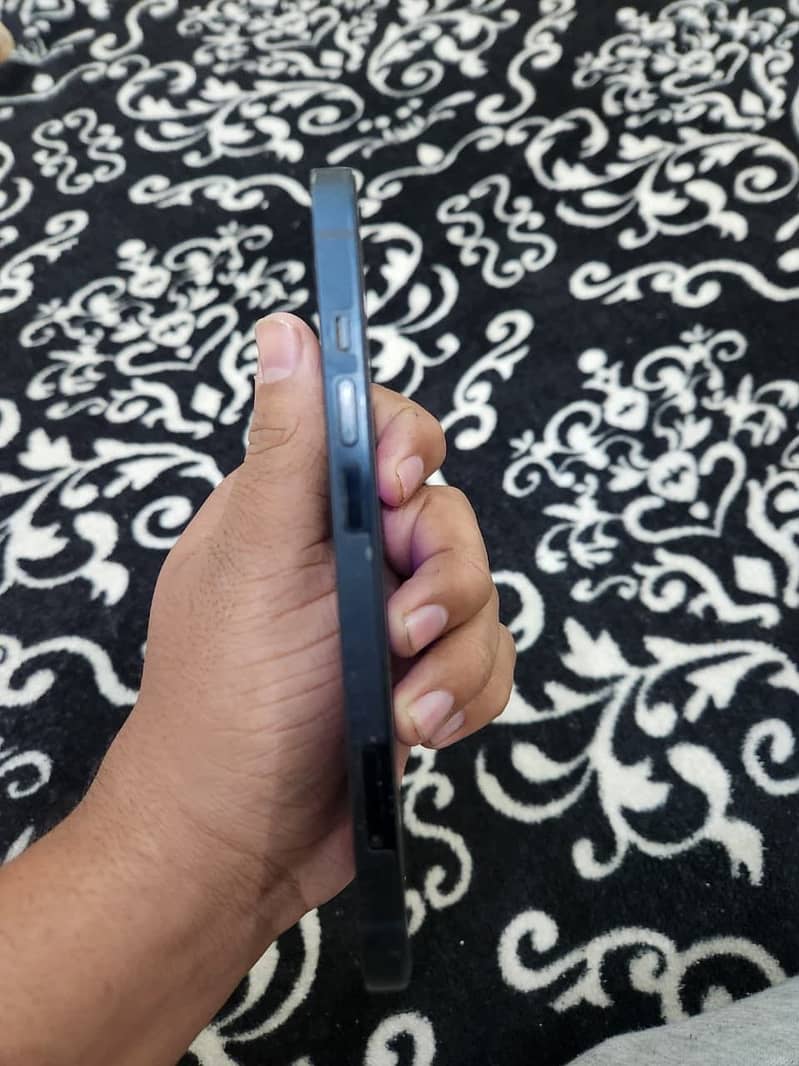 Iphone 13 midnight 4