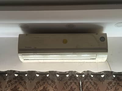 Dawlance 1.5 Ton Non Inverter Lush Condition