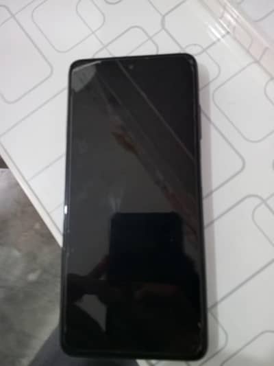 phone all ok hai back tuuti hi B's with box charger ni h