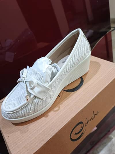 servis brand new shoes