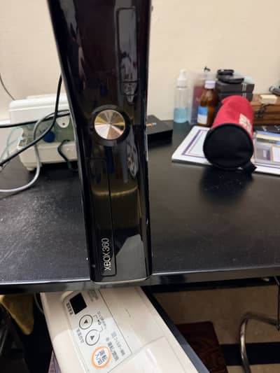 Xbox 360  SLIM CONSOLE 250GB ONE CONTROLLER /kinect