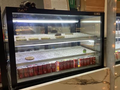 Display Chiller for cafes and restaurants