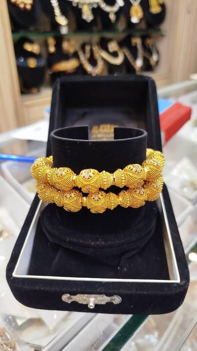 1 carat gold plated Karray. . size 2.5