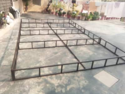 شیڈ کا فریم ہے اچھے پائپ میں بنا ہے