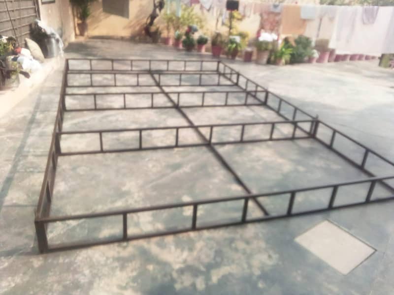 شیڈ کا فریم ہے اچھے پائپ میں بنا ہے 0