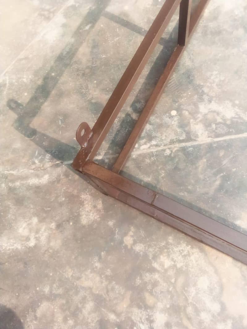 شیڈ کا فریم ہے اچھے پائپ میں بنا ہے 2