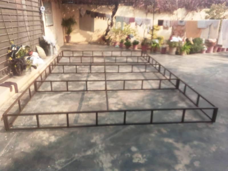 شیڈ کا فریم ہے اچھے پائپ میں بنا ہے 5