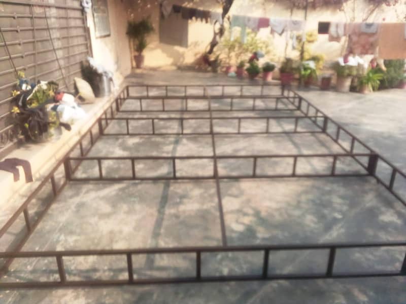 شیڈ کا فریم ہے اچھے پائپ میں بنا ہے 7