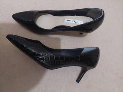Brand New VIVA New York Black Heels – EU 37.5