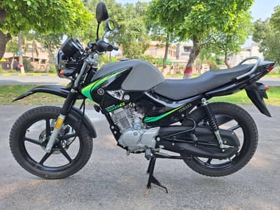 Yamaha YBR 125G Matt Gray Brand New 10/10
