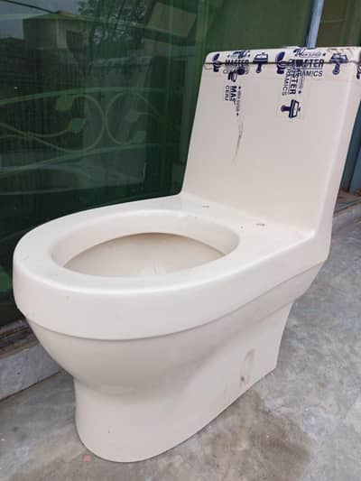 Master Ceramic Comode Toilet with Seat Cover