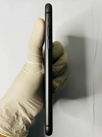 iPhone 11 Scrathless - 10 by 10 condition