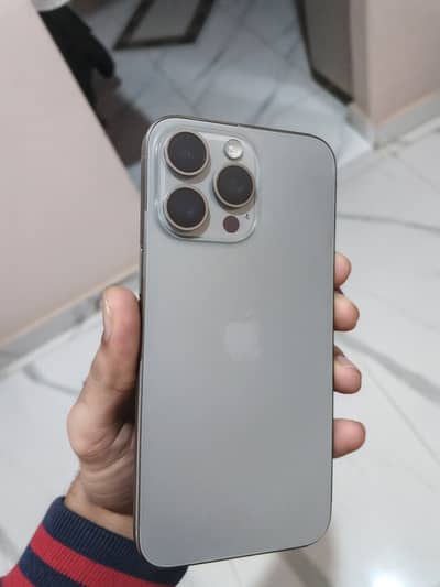 Iphone 15 pro max 10/10 condition