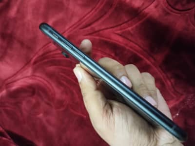 iPhone XR 128gb 2 month sim